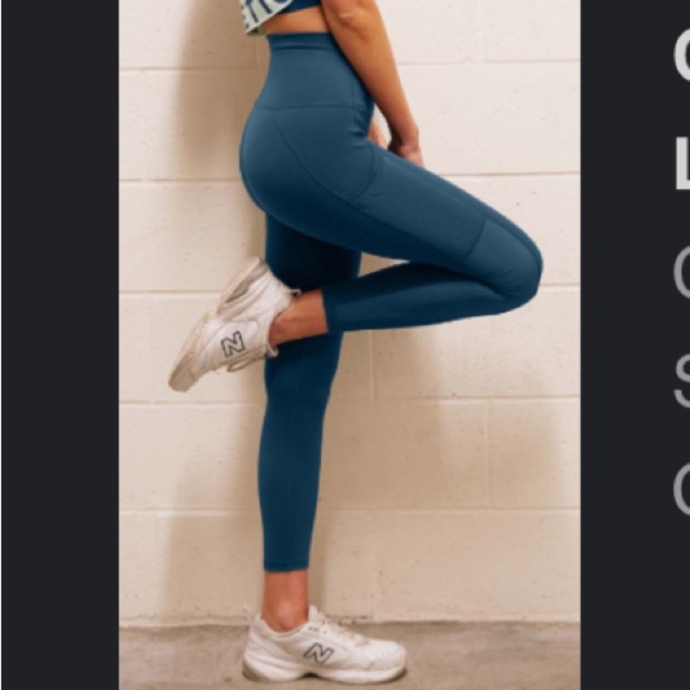 FABLETICS On-the-Go High-Waisted 7/8 Legging
Color: Midnight Teal
Size: XXS